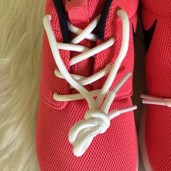 New w/box Nike Rosche One in Women’s size 6 - Picture 3 of 6